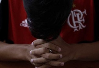 Um mês após tragédia no CT do Flamengo, famílias sofrem com incerteza