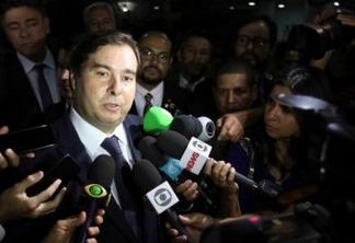 Rodrigo Maia pede afastamento de Roberto Alvim após citação a Goebbels