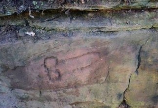 Arqueólogos acham pênis de 1.800 anos gravado em rocha