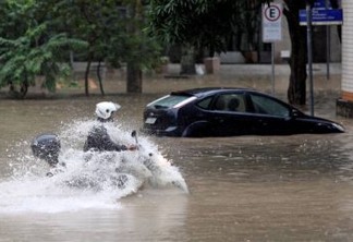 Crivella diz que chuva forte no Rio é resultado do aquecimento global