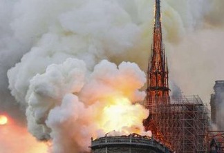 Estrutura da Catedral de Notre-Dame está salva, dizem bombeiros franceses