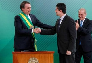 Bolsonaro contraria Moro e negocia tirar Coaf do Ministério da Justiça