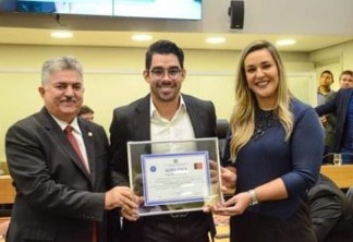 Gabriel Diniz recebe título de cidadão paraibano