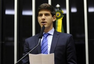 'Um presidente que não conhece os desafios do Brasil', afirma o deputado federal João Campos sobre Bolsonaro - OUÇA