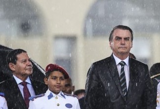 Presidente da República, Jair Bolsonaro durante Cerimônia Comemorativa do Dia do Exército, com a Imposição da Ordem do Mérito Militar e da Medalha do Exército Brasileiro.