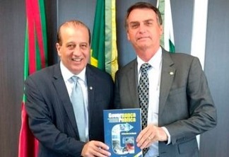 Bolsonaro contrata ministro do TCU investigado por corrupção para dar aulas de 'boas práticas de governança'