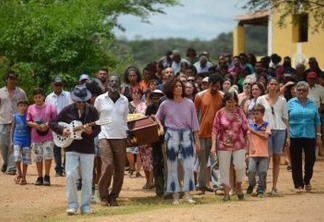 BACURAU: 1ª exibição pública no Brasil é marcada por protestos dos diretores