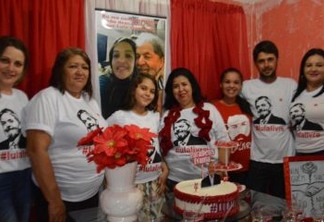 'Sou apaixonada', afirma paraibana que fez festa de aniversário com o tema Lula Livre