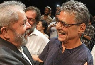UM ANO DA PRISÃO DE LULA: Chico Buarque ressalta prisão política do petista e duvida da democracia no Brasil - VEJA VÍDEO