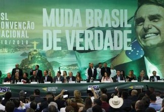 Líder do governo costura aproximação entre Bolsonaro e deputados do PSL