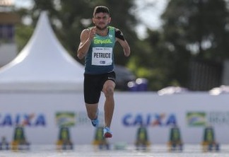 Petrúcio Ferreira bate recorde mundial nos 100m, mas tempo não vale por causa do vento