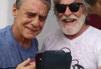 José de Abreu posa com Chico Buarque e músico reclama: 'Que foto horrível'