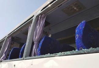 FORTE EXPLOSÃO: Ônibus de turismo é atingido perto das pirâmides de Gizé e deixa feridos