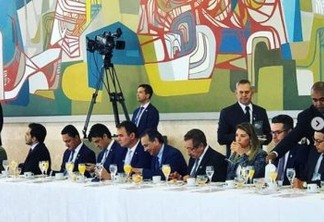 Parlamentares paraibanos participam de café da manhã com Bolsonaro