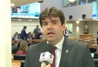 Deputado pede unificação de dados e sugere criação de Frente Parlamentar do Trânsito e comenda Fátima Lopes