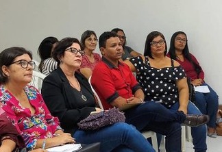 Prefeita Márcia Lucena participa de reunião sobre o projeto 'Família que Acolhe' do MPPB