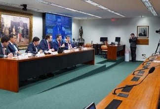 TRAMITANDO SEM DESTAQUE: CCJ da Câmara aprova reforma tributária