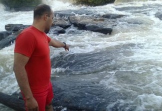 Homem cai e desaparece ao fazer selfie com amigos em cachoeira