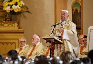 Papa Francisco torna obrigatório religiosos denunciarem casos de abusos sexuais