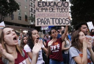 Após protestos, governo libera verba para Educação, mas bloqueio ainda é de R$ 5,8 bi
