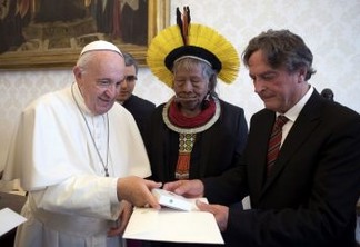 Papa Francisco se reúne com líder indígena brasileiro durante preparação para Sínodo da Amazônia