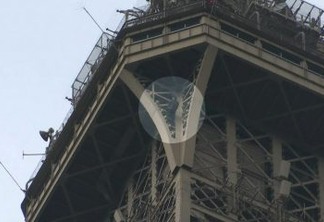 Torre Eiffel é esvaziada após pessoa tentar escalar o monumento