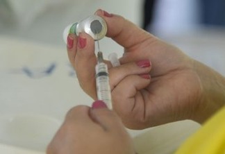 Dia D de vacinação contra a gripe no Leme, na zona sul do Rio de Janeiro.
