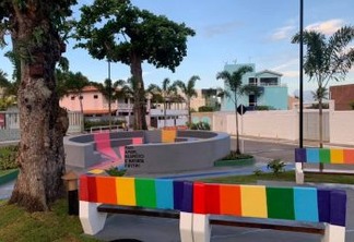 'Pracinha dos Gays': Cidade chama atenção com praça inspirada na temática LGBT