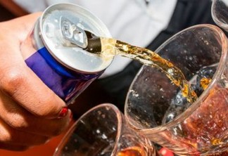 União perigosa: nutricionista alerta riscos ocasionado pela associação de energéticos e bebida alcoólica