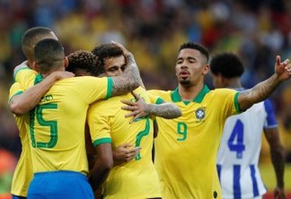 Copa América 2019: Philippe Coutinho comemora com companheiros ao marcar o terceiro gol do Brasil contra Honduras