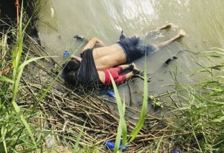 A foto que chocou o mundo: pai e filha bebê morrem afogados na fronteira mexicana