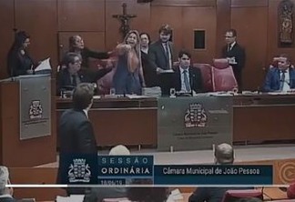 'TÁ ME CHAMANDO DE FULEIRA?': Sandra Marrocos e Eliza Vírginia se alteram em sessão da CMJP e vídeo viraliza nas redes sociais