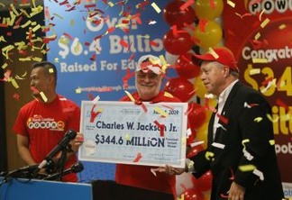 Americano usa números de biscoito da sorte e ganha US$ 344,6 milhões na loteria
