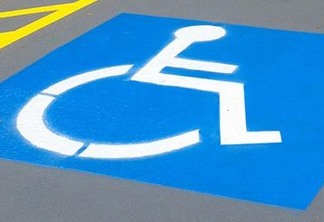 INTOLERÂNCIA: homem é agredido após pedir que cidadão comum saísse de vagas para pessoas com deficiência em estacionamento