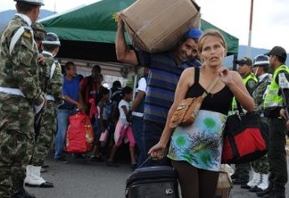 FRONTEIRA: Milhares de venezuelanos entram na Colômbia após abertura da fronteira