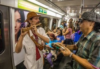 'GRITARIAS E RUÍDOS ESTRIDENTES': Justiça proíbe artistas de rua no metrô, após ação de Flávio Bolsonaro