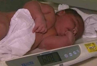 Bebê gigante nasce de parto normal durante terremoto