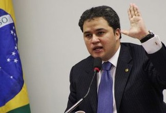 'ELE NÃO TEM NADA A VER COM RC': Efraim Filho rebate crítica de direitistas a superintendente do trabalho na PB