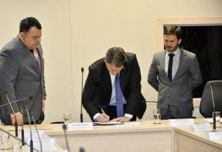 R$ 184 MILHÕES: Ministro assina contrato de arrendamento do Porto de Cabedelo