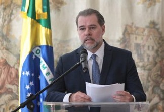 A pedido da defesa de Flávio Bolsonaro, Tóffoli suspende inquérito com dados da Coaf