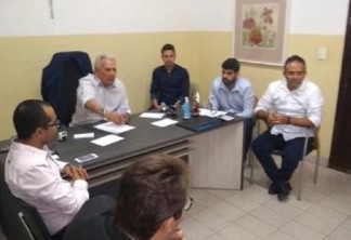 Prefeito Zé Aldemir se reúne com representantes de setores da construção civil em Cajazeiras