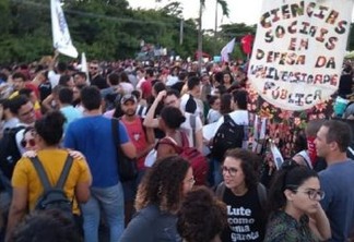 13 DE AGOSTO: estudantes protestam contra cortes na educação em João Pessoa