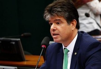 Ruy Carneiro comemora aprovação de fim da pensão para ex-governadores