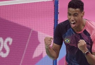 Ygor Coelho derrota canadense e conquista medalha de ouro no badminton para o Brasil