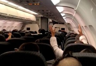 SUSTO: avião apresenta falha e passageiros rezam 'Pai nosso' e 'Ave Maria' em pleno voo; VEJA VÍDEO