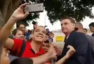 BAFO: Homem desmoralizado por Bolsonaro trabalha no Ministério do Turismo