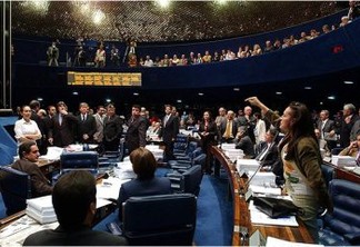 PREVIDÊNCIA: Senado aprova texto-base, mas adia conclusão da votação para esta quarta