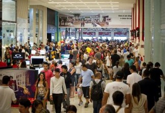 Movimentação de consumidores no shopping Center Norte, em São Paulo