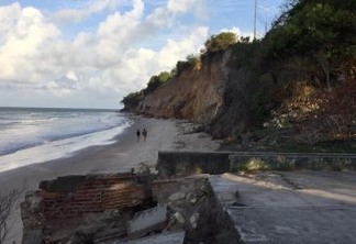 Geógrafo questiona estratégias da PMJP para combater erosão na barreira do Cabo Branco