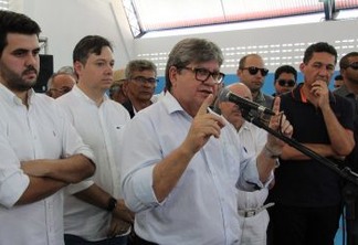 João Azevêdo entrega reforma e ginásio de escola cidadã integral em Cajazeiras